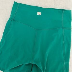 Vuori womens studio pocket short
